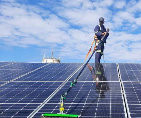 Domestic & Commercial Solar Panel Cleaning Per Panel